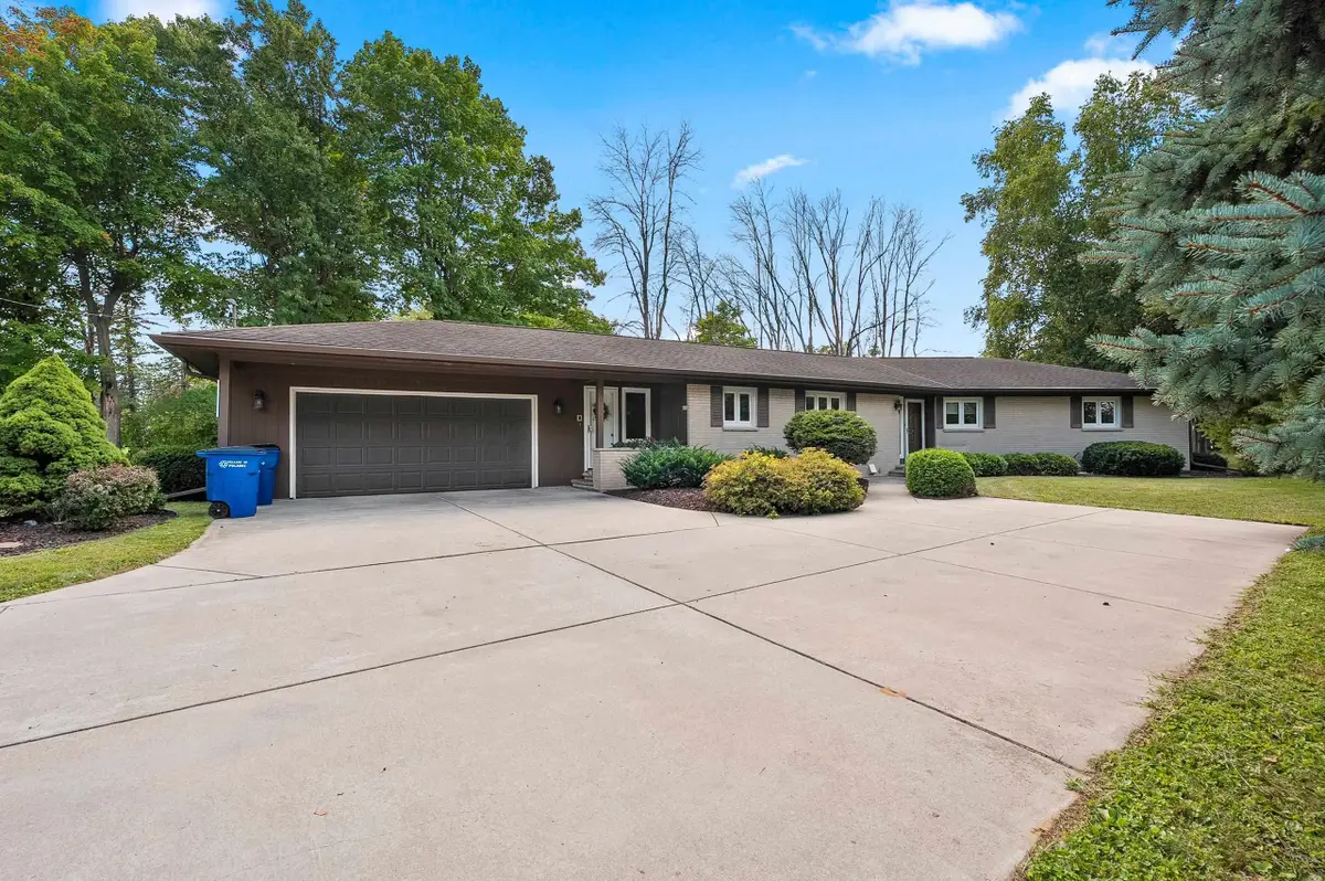 425 Flora Street, Pulaski, WI 54162 - #1