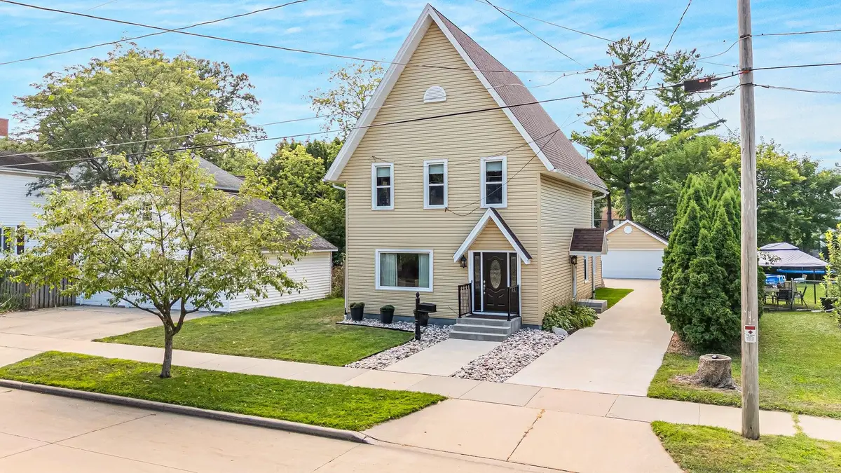 717 Powers Street, Oshkosh, WI 54901-4656 - #1