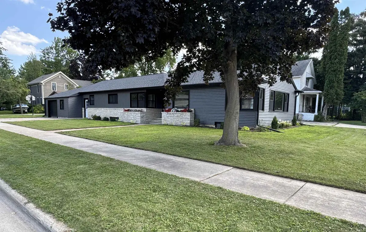 316 W 4th Street, Shawano, WI 54166 - #1