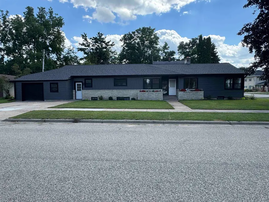 316 W 4th Street, Shawano, WI 54166 - #3