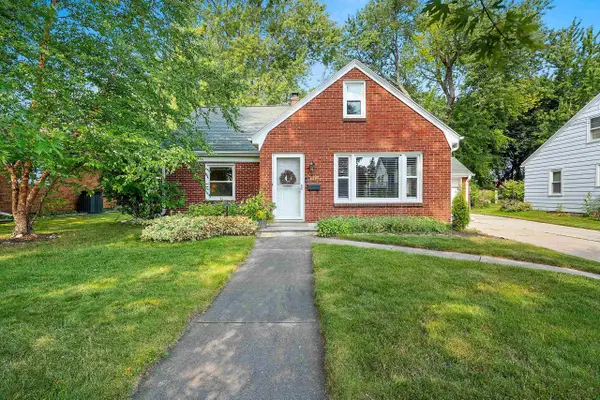 2374 Jourdain Lane, GREEN BAY, WI 54301-2138