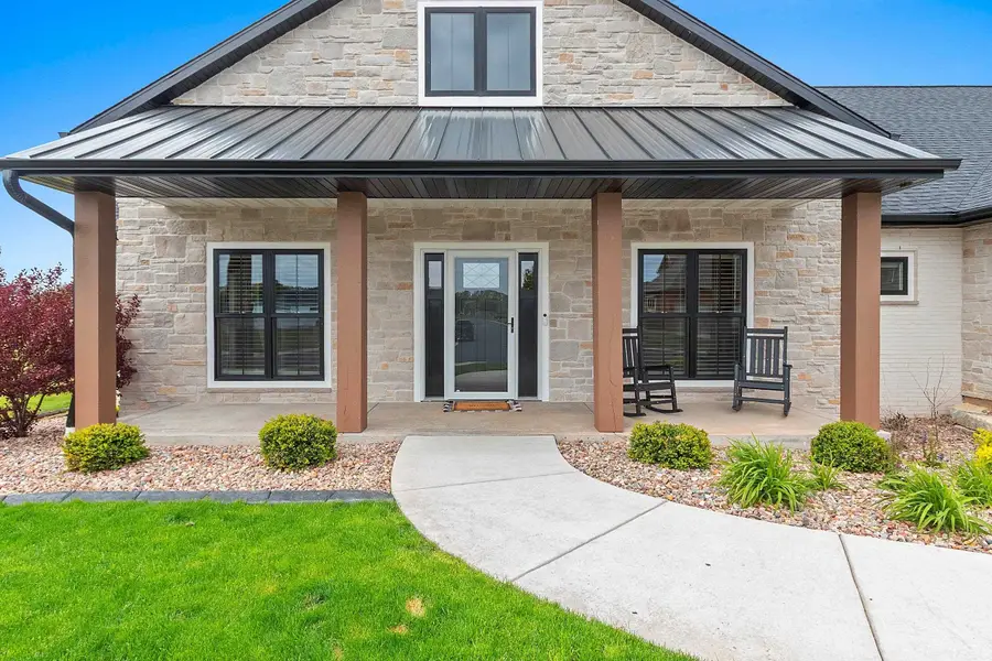 532 Royal St Pats Drive, Wrightstown, WI 54180 - #2