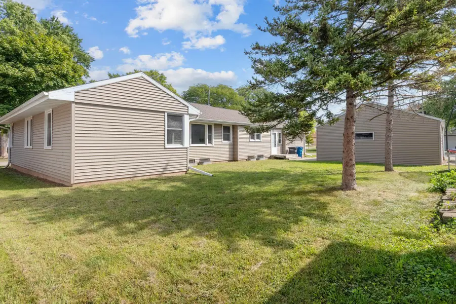 907 W 8th Avenue, Oshkosh, WI 54902 - #3
