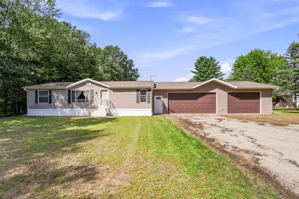 W5476 Lake Drive, SHAWANO, WI 54166