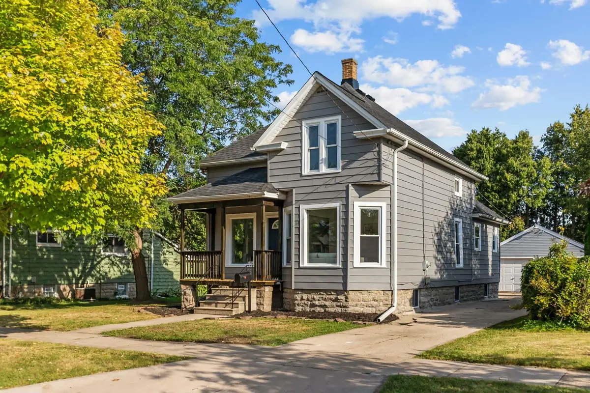 1532 W Bent Avenue, Oshkosh, WI 54901 - #1