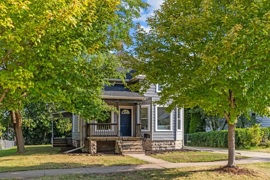 1532 W Bent Avenue, Oshkosh, WI 54901 - #2