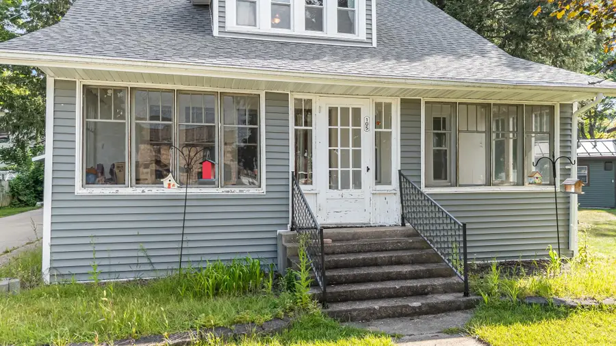 105 E Sumner Street, Weyauwega, WI 58983 - #2