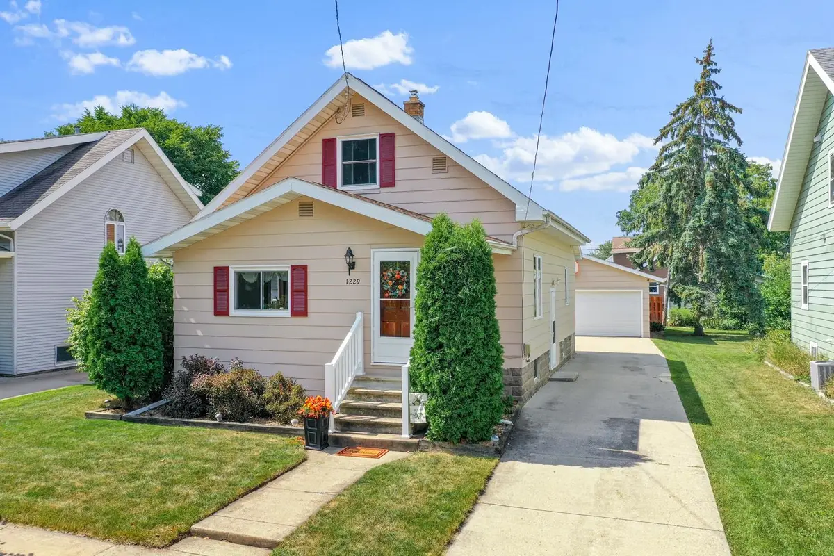 1229 Western Street, Oshkosh, WI 54901-3667 - #1