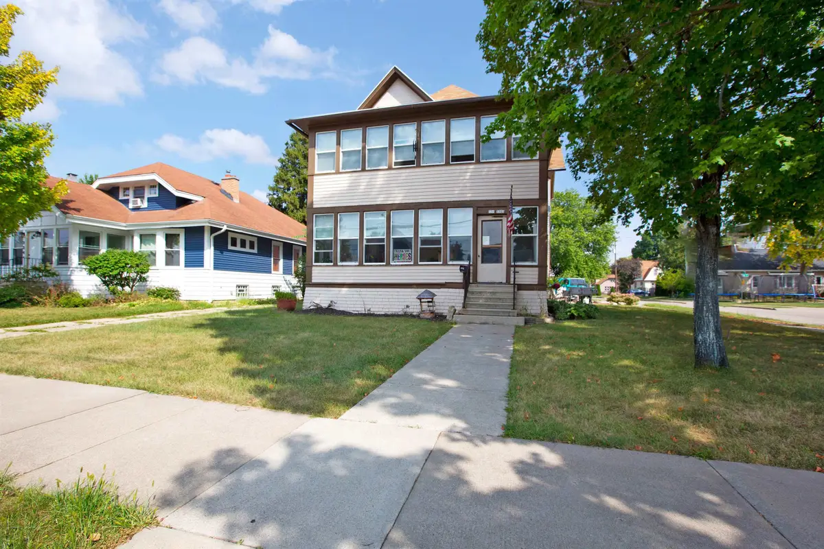 330 E Irving Avenue, Oshkosh, WI 54901 - #1