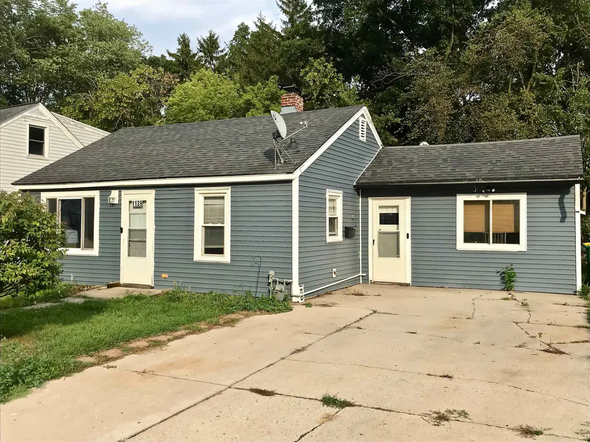 1139 Wirtz Avenue, Green Bay, WI 54304-2545 - #1
