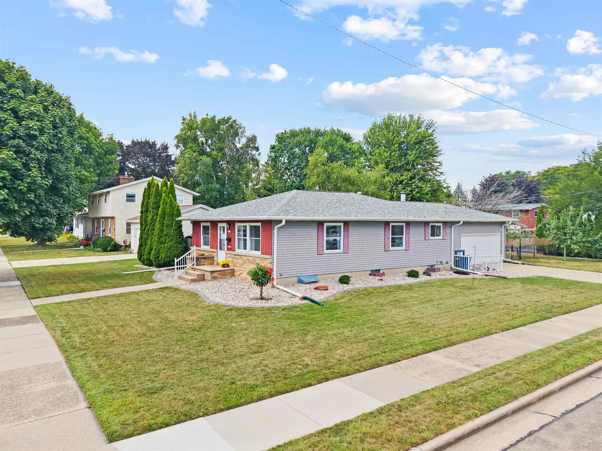 1324 Bismarck Avenue, Oshkosh, WI 54902-5680 - #1