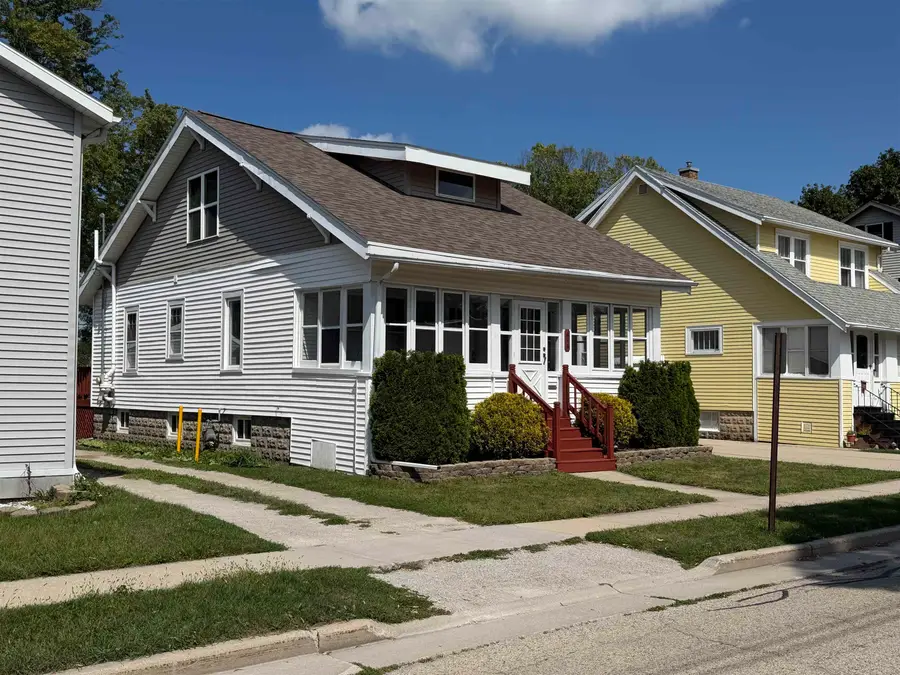 616 E Jefferson Street, Waupun, WI 53963 - #3