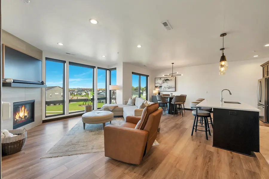 417 Aldon Circle #302, Green Bay, WI 54304 - #2