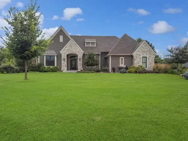N18W24703 Still River Drive, PEWAUKEE, WI 53072