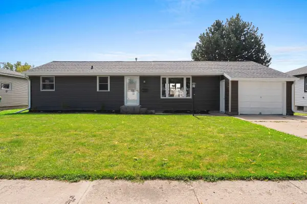 1682 Debra Lane, GREEN BAY, WI 54302