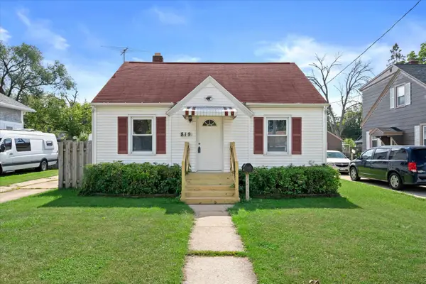 819 Mullet Place, GREEN BAY, WI 54304