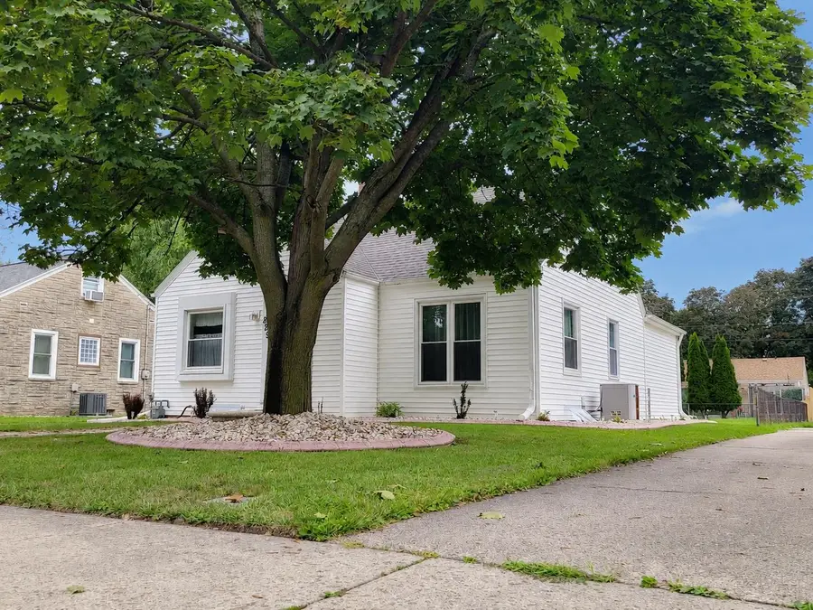 829 N Buchanan Street, Green Bay, WI 54303 - #2