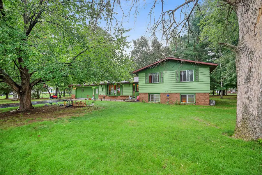 104 Crestwood Court, Shawano, WI 54166 - #2