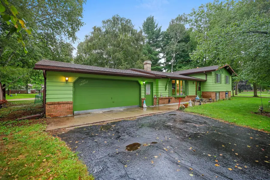 104 Crestwood Court, Shawano, WI 54166 - #3