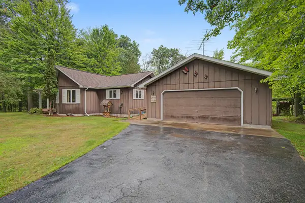 W8860 Haguewood Lane, CRIVITZ, WI 54114