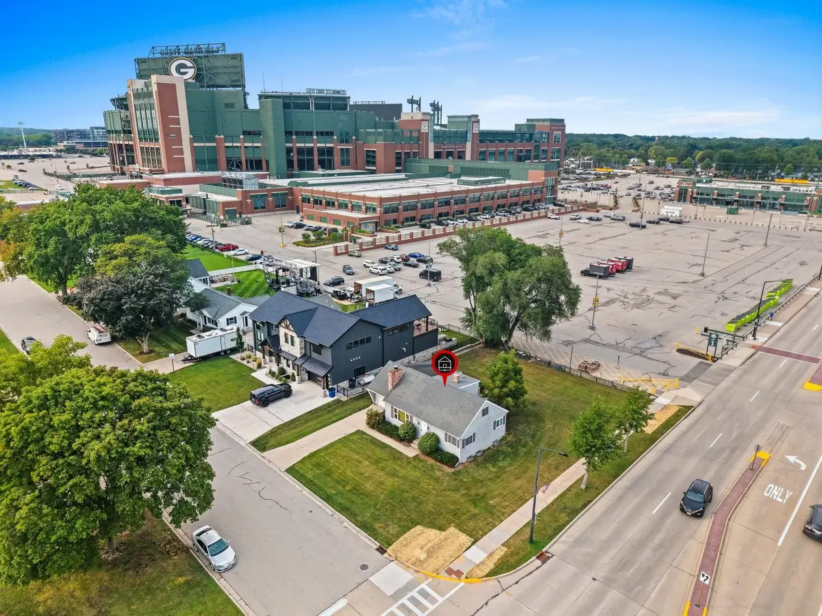 880 Stadium Drive, Green Bay, WI 54304-4447 - #1