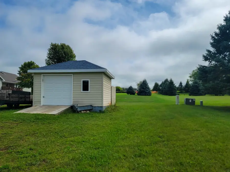 Dr Drive #27, Manawa, WI 54949-8763 - #2