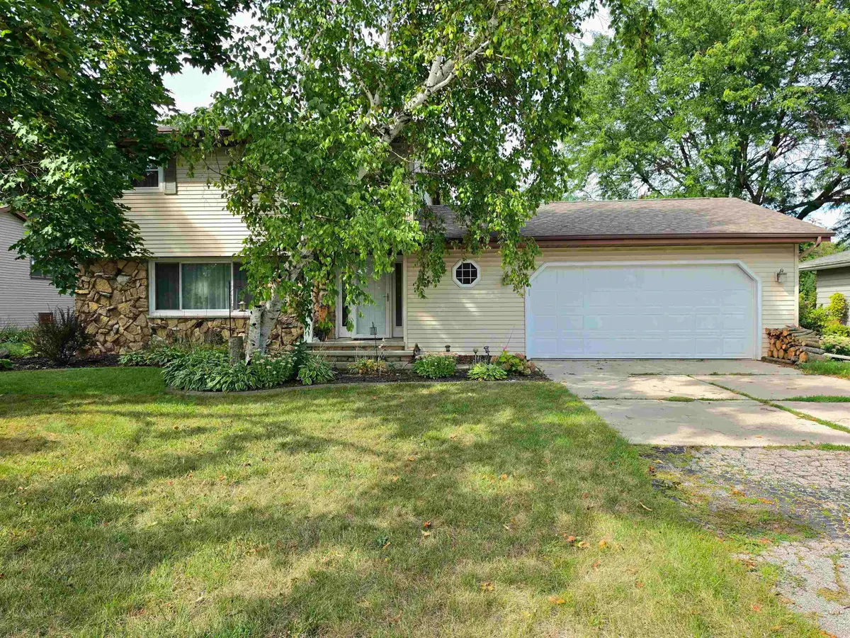700 Ravenswood Court, Neenah, WI 54956 - #1