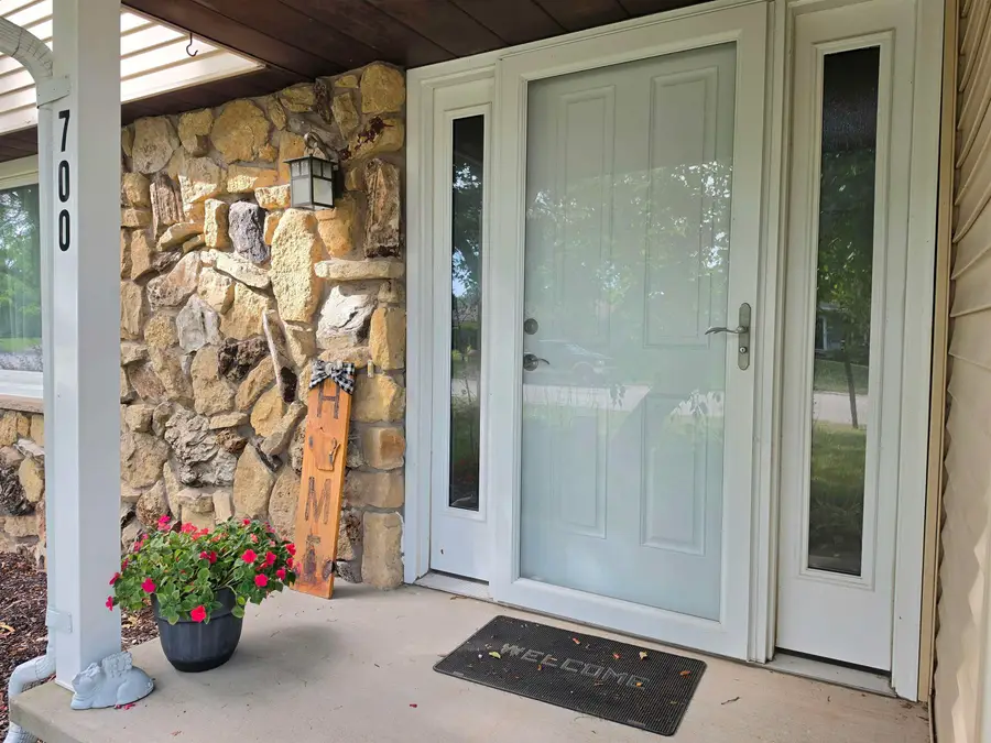 700 Ravenswood Court, Neenah, WI 54956 - #2