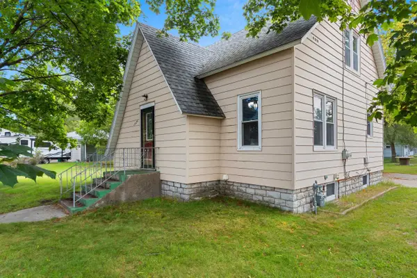 1524 6th Street, MARINETTE, WI 54143
