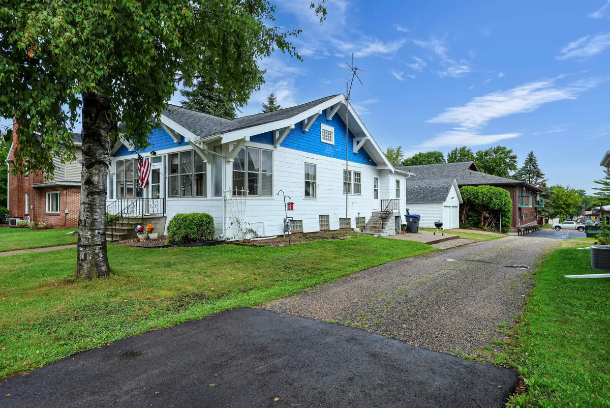 207 E Hancock Street, New London, WI 54961 - #1