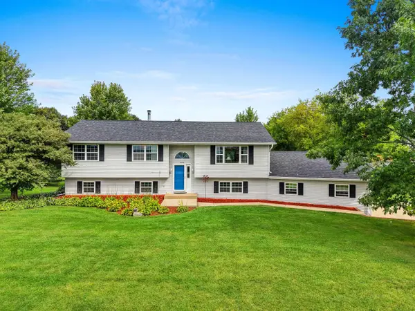 W9322 Oakwood Drive, HORTONVILLE, WI 54944