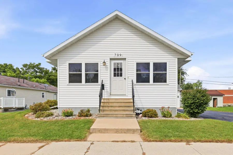 709 W North Water Street, New London, WI 54961 - #2