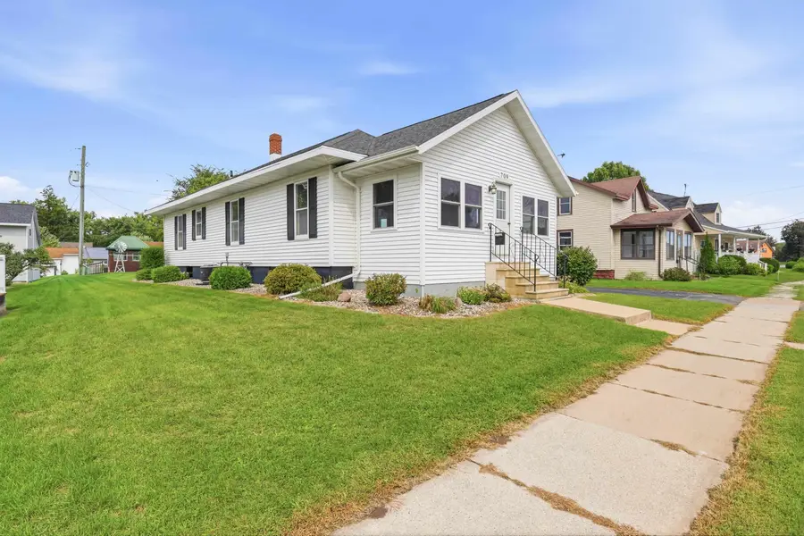 709 W North Water Street, New London, WI 54961 - #3