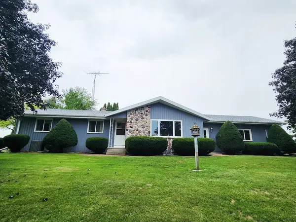 W2998 Ledge Road, MOUNT CALVARY, WI 53057-9747