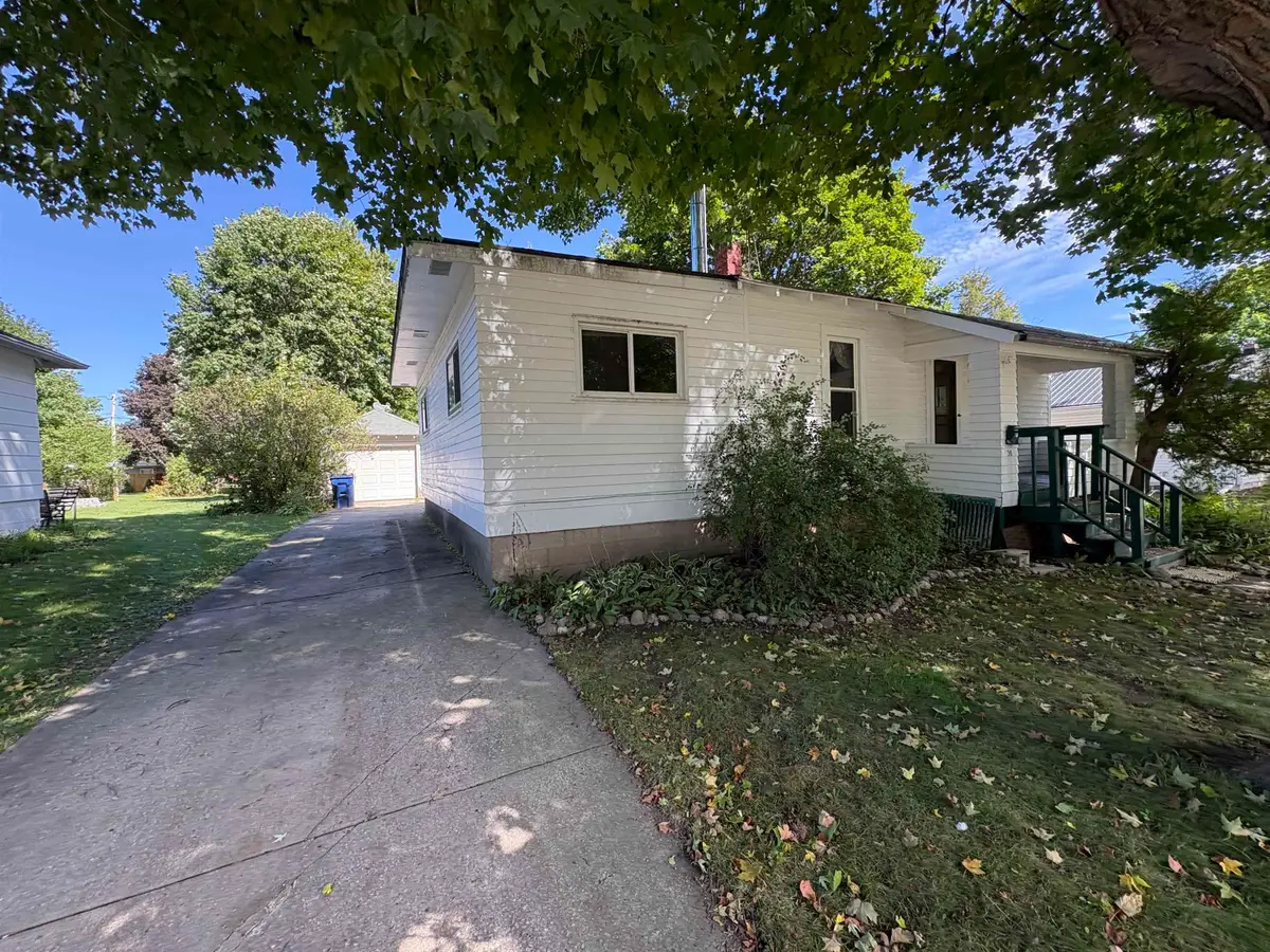 38 18th Street, Clintonville, WI 54929 - #1