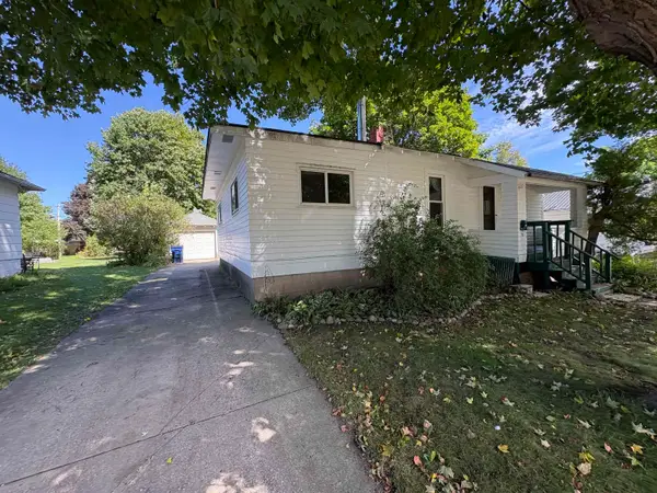 38 18th Street, CLINTONVILLE, WI 54929
