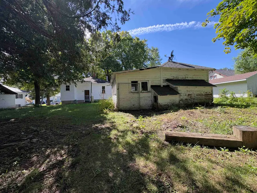 38 18th Street, Clintonville, WI 54929 - #2