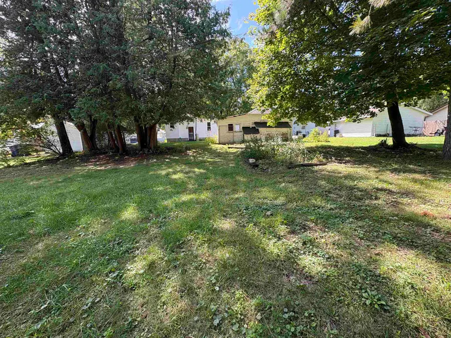 38 18th Street, Clintonville, WI 54929 - #3
