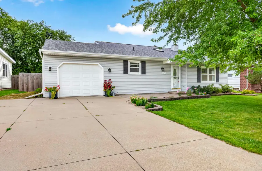 1378 Inverness Lane, Neenah, WI 54956 - #2