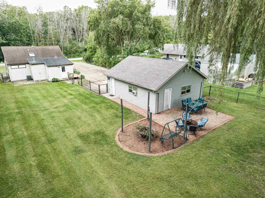 1602 W Paynes Point Road, Neenah, WI 54956 - #2