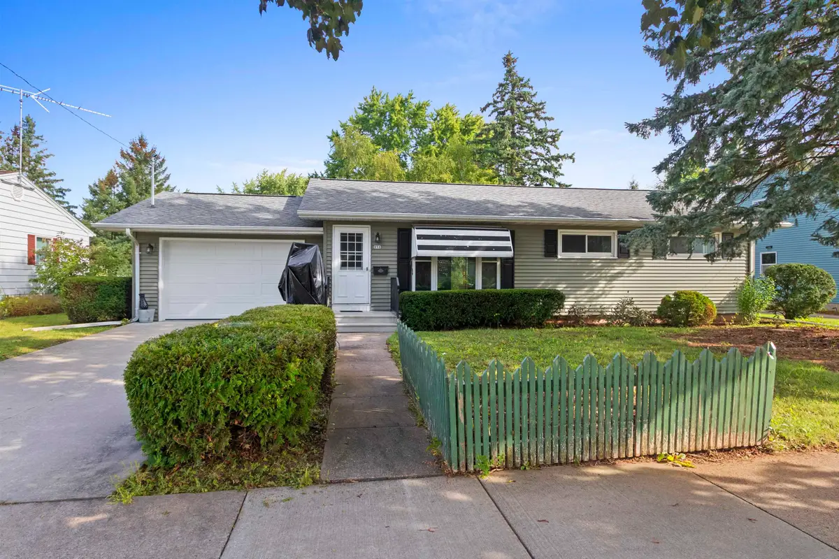 896 W 18th Avenue, Oshkosh, WI 54902 - #1