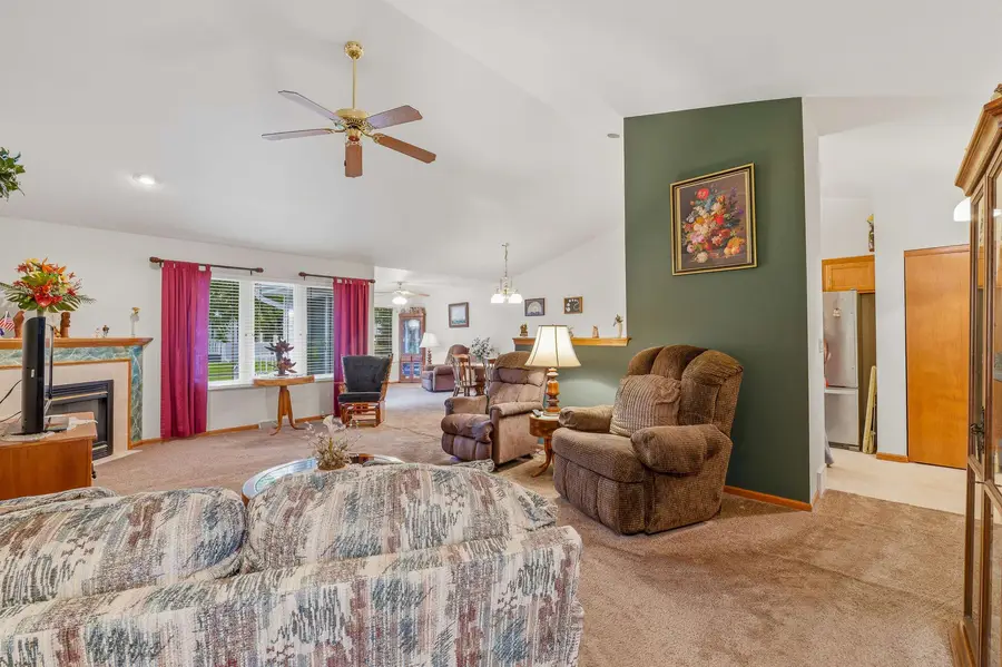 456 Wyldewood Drive #B, Oshkosh, WI 54904 - #3