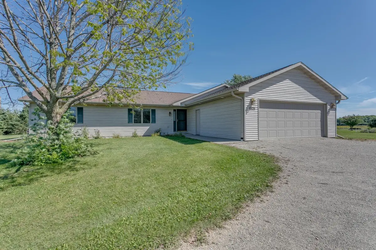 8826 N Clayton Avenue, Neenah, WI 54956 - #1