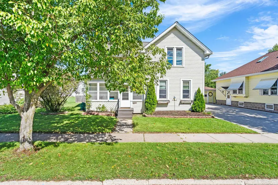 315 E Quincy Street, New London, WI 54961-1944 - #2