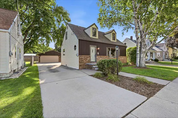 808 Grand Avenue, LITTLE CHUTE, WI 54140