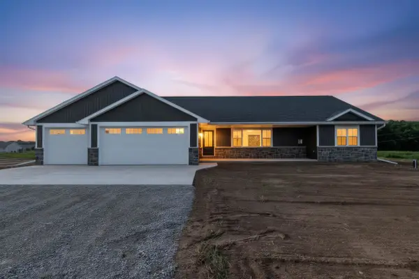2722 Westline Road, SUAMICO, WI 54313