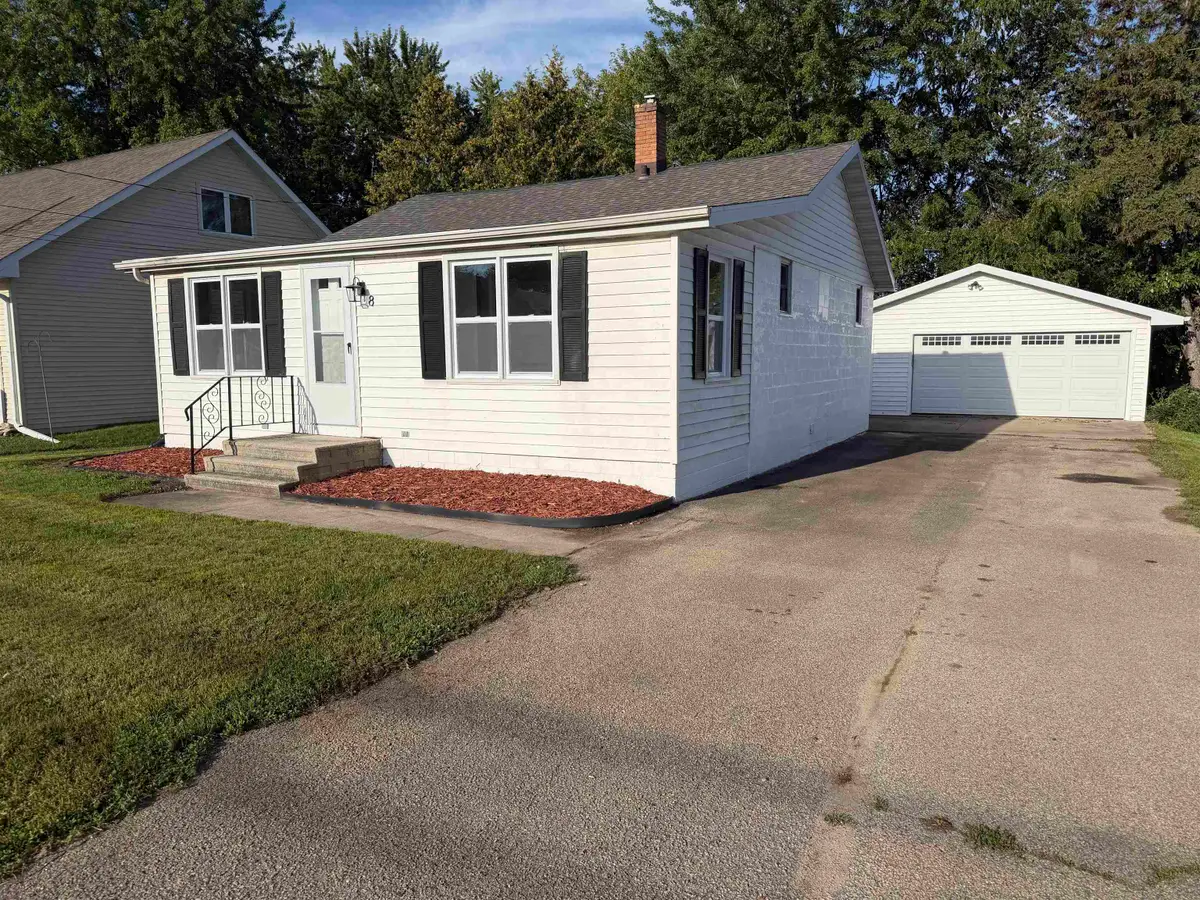 8 S 5th Street, Winneconne, WI 54986-9581 - #1