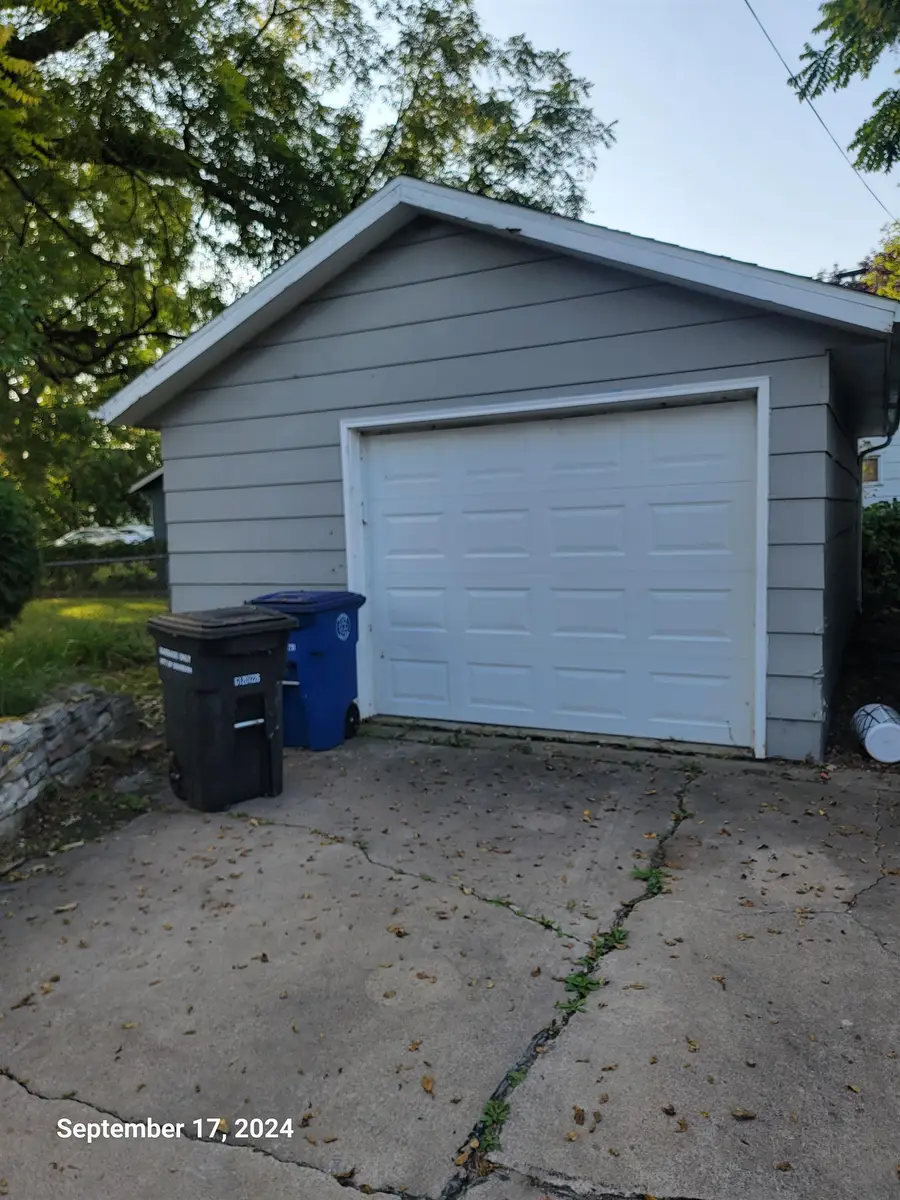 319 W Melvin Avenue, Oshkosh, WI 54901-3720 - #2
