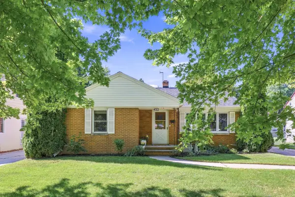 422 E Mission Road, GREEN BAY, WI 54301-1867