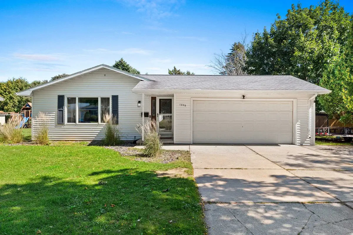 1306 Hillcrest Avenue, Kewaunee, WI 54216-1650 - #1